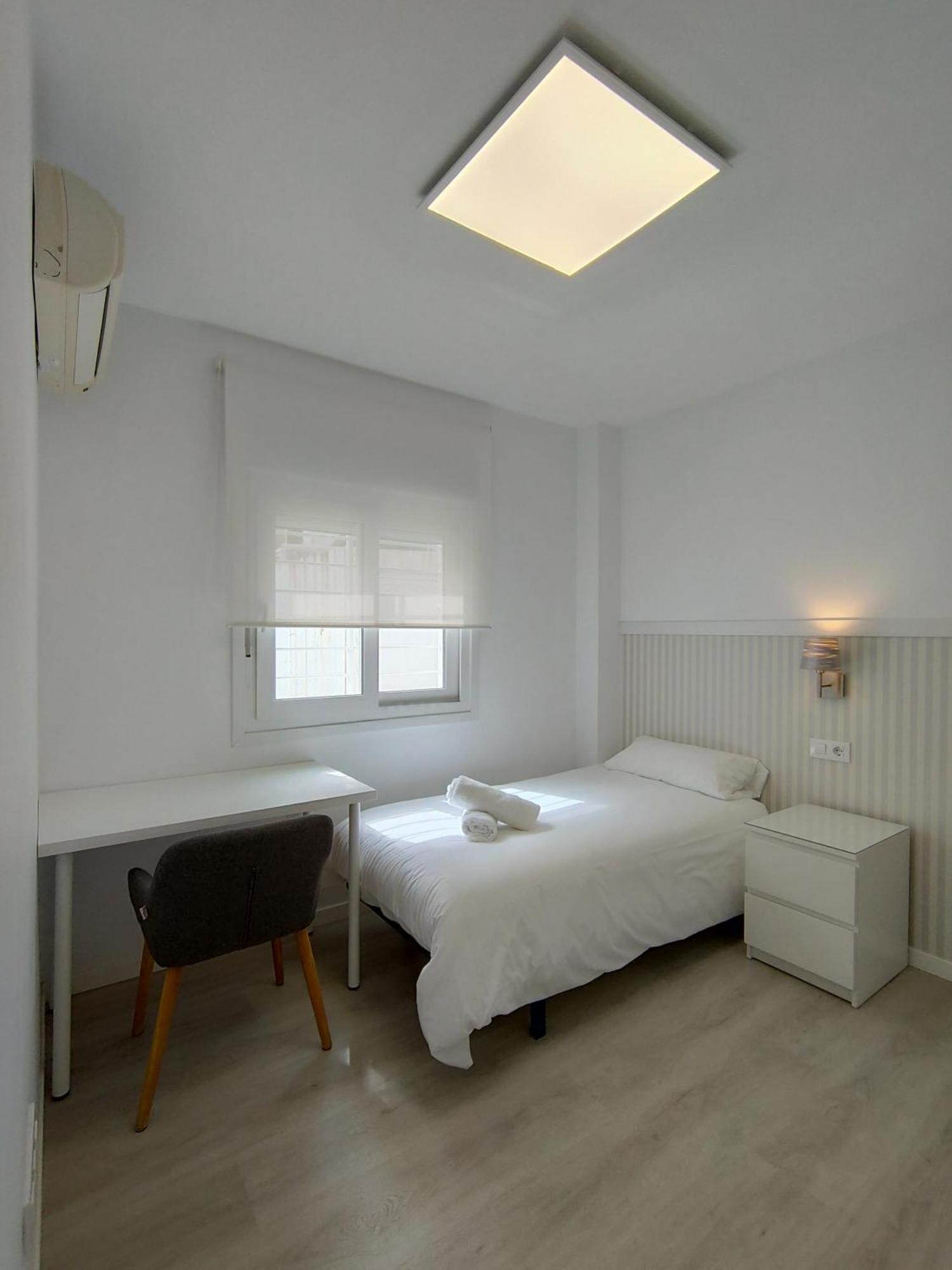 Casa Mallen, Con Amplia Terraza, En El Barrio De Nervion Seville Exterior photo