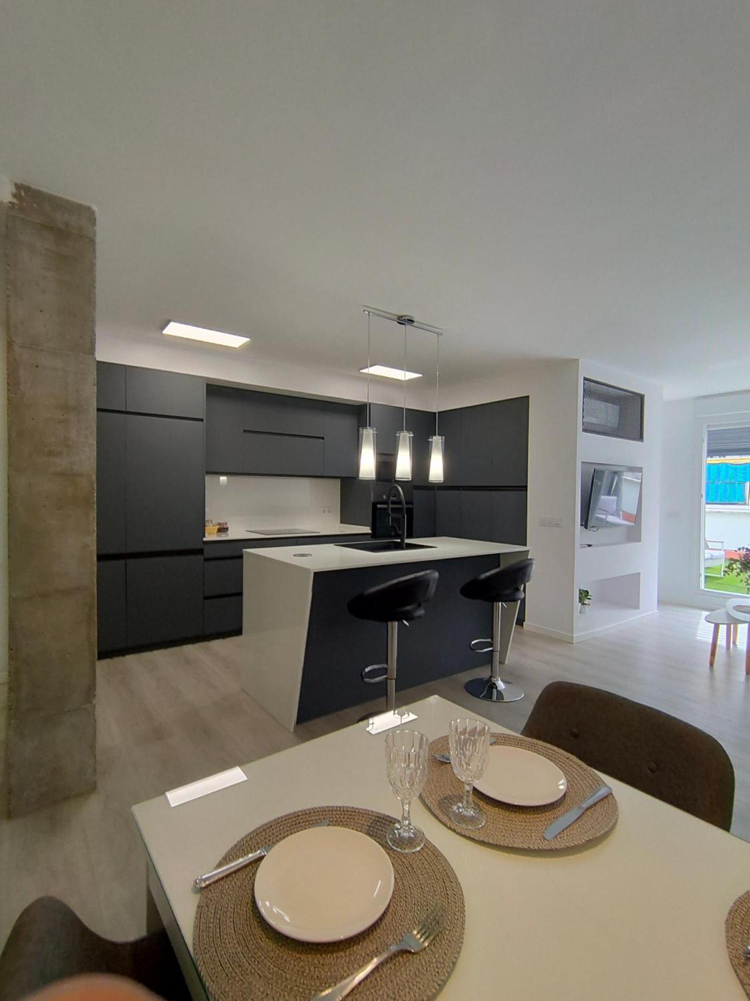 Casa Mallen, Con Amplia Terraza, En El Barrio De Nervion Seville Exterior photo