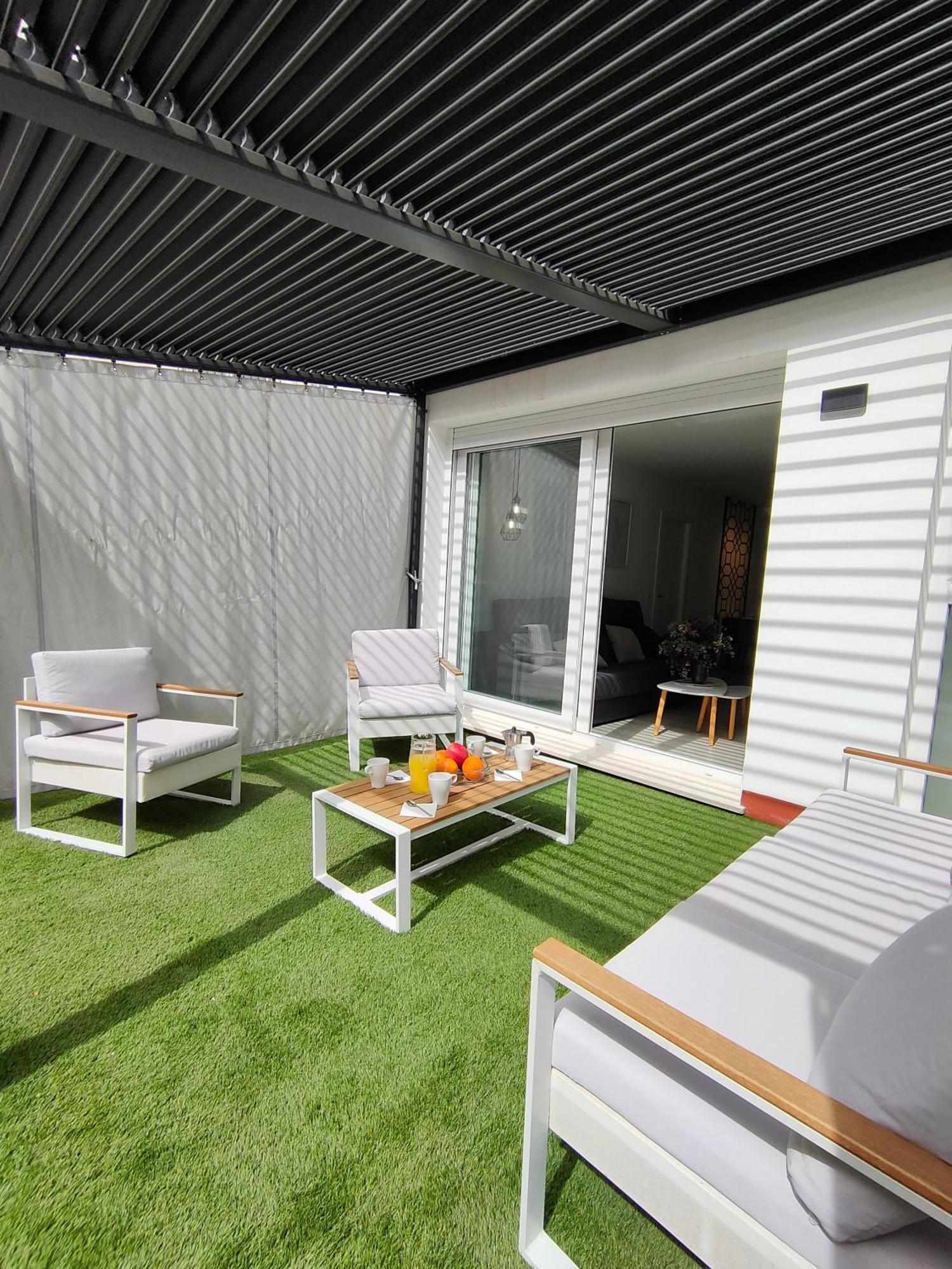 Casa Mallen, Con Amplia Terraza, En El Barrio De Nervion Seville Exterior photo